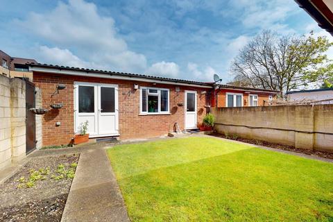 6 bedroom terraced house to rent, Alderwick Drive