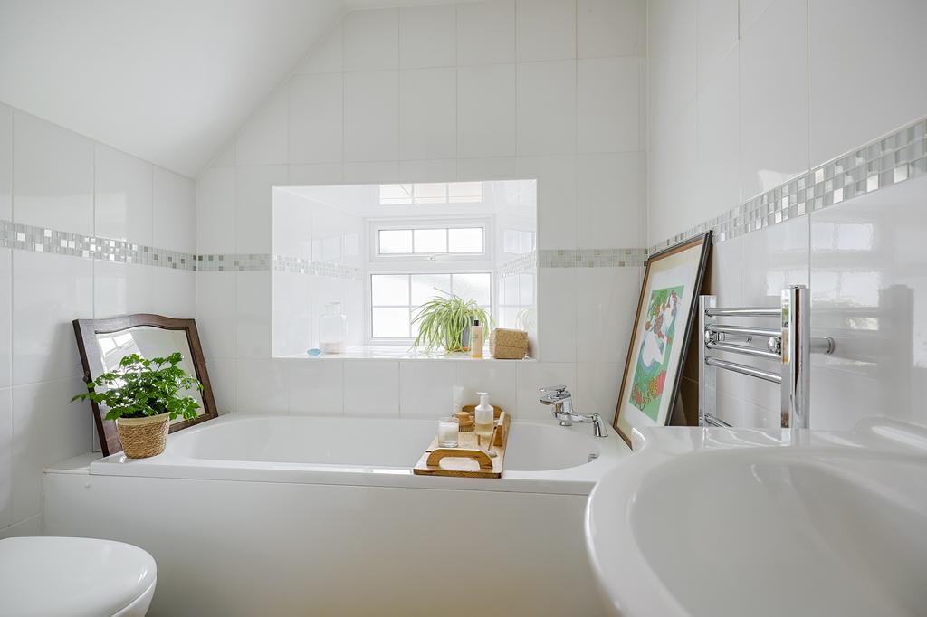 The Old School House Family Bathroom.jpg