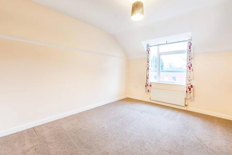2 bedroom flat to rent, Elland Close, New Barnet, Barnet, EN5