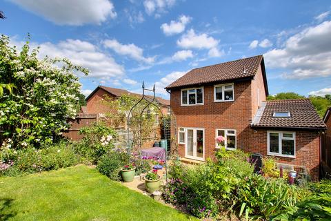 3 bedroom detached house for sale, Clover Way, Romsey