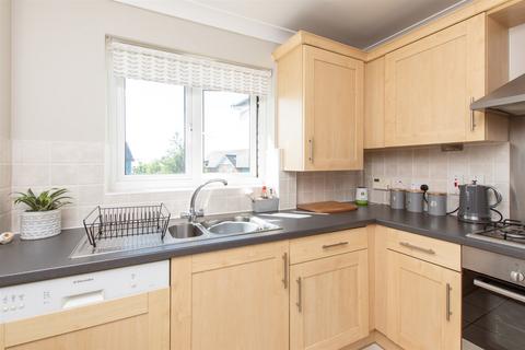 2 bedroom apartment for sale, The Lakes, Larkfield, Kent