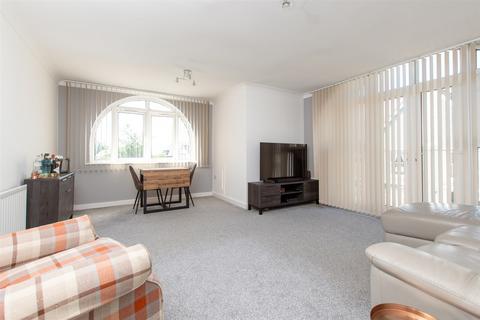 2 bedroom apartment for sale, The Lakes, Larkfield, Kent