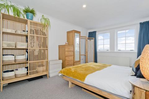 3 bedroom flat for sale, 86/4 Orchard Brae Avenue, Craigleith, Edinburgh, EH4 2GB