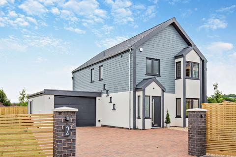 4 bedroom detached house for sale, Morchard Road, Crediton, Devon