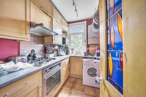 2 bedroom flat for sale, Alexandra Park Road, London