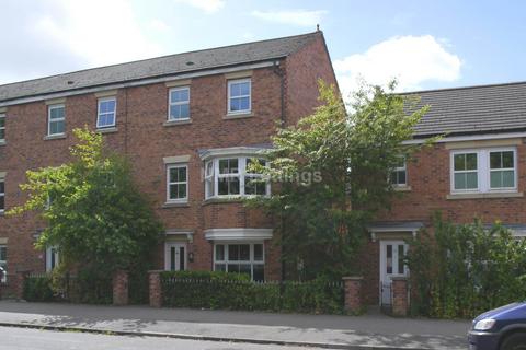 5 bedroom townhouse to rent, Herons Court, Durham