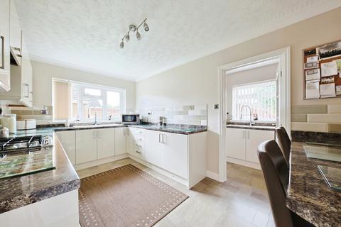 4 bedroom detached house for sale, Springhead Avenue, Hull,HU5 5HZ