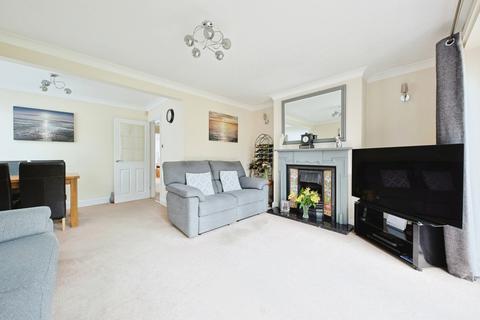 3 bedroom end of terrace house for sale, Overton Avenue, Willerby, Hull, HU10 6AR