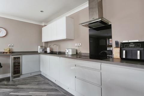 2 bedroom apartment for sale, Liberty House, Liberty Lane, Hull, HU1 1AY