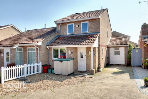 4 bedroom semi-detached house for sale, Abinger Close, Clacton-On-Sea