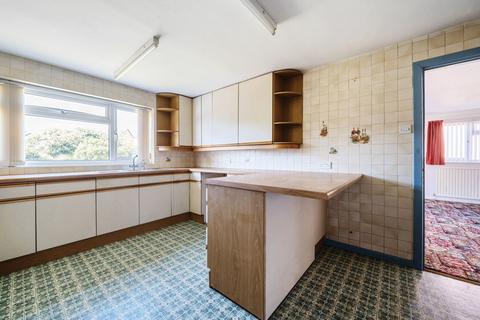 8 Gloucester Close, Petersfield, GU32 3AX