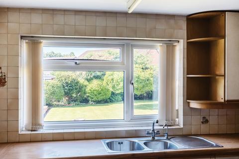 8 Gloucester Close, Petersfield, GU32 3AX