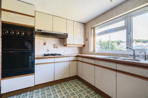 8 Gloucester Close, Petersfield, GU32 3AX