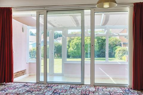 8 Gloucester Close, Petersfield, GU32 3AX