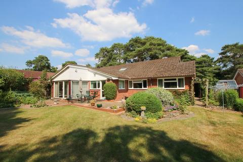 4 bedroom detached bungalow for sale, Kiln Ride, Finchampstead, Wokingham, RG40