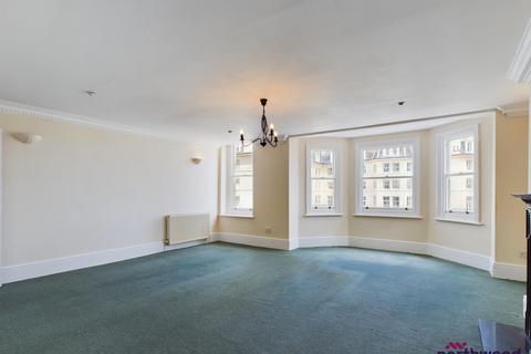 2 bedroom flat for sale, Queens Gardens, Eastbourne, BN21