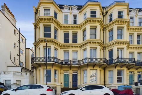 2 bedroom flat for sale, Queens Gardens, Eastbourne, BN21