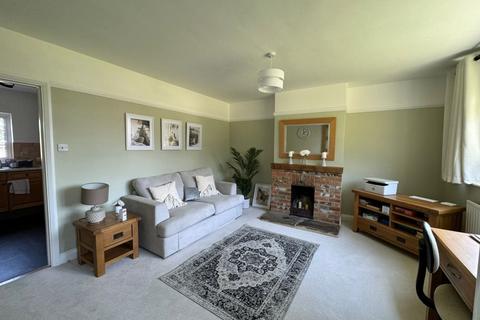 4 bedroom semi-detached house to rent, kimblewick Road,