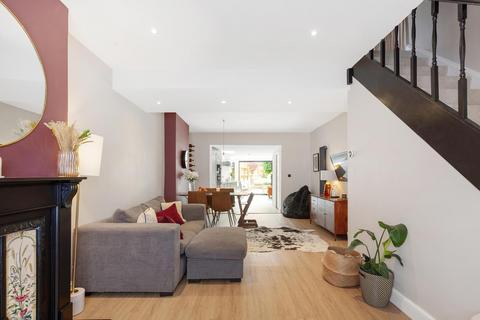 2 bedroom end of terrace house for sale, Orchard Road, Brentford, TW8