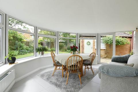 4 bedroom detached house to rent, Gaveston Gardens, Banbury OX15