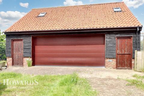 4 bedroom barn conversion for sale, Front Road, West Caister