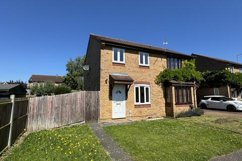 2 bedroom semi-detached house to rent, Poynt Close, Wymondham NR18