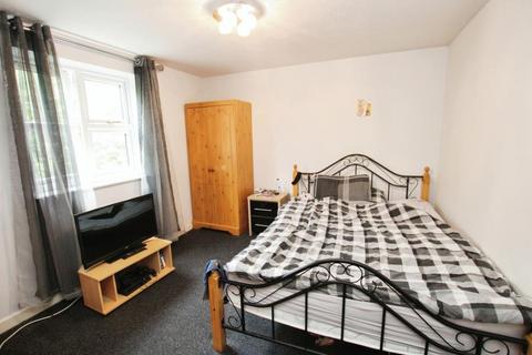 2 bedroom flat to rent, Butlers Walk, Bristol BS5