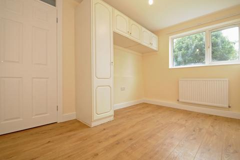 3 bedroom flat to rent, St James Lane Muswell Hill N10
