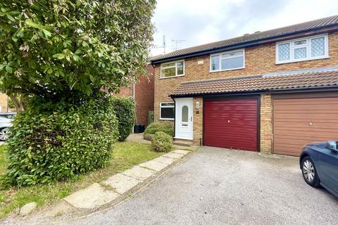 3 bedroom semi-detached house to rent, Torrington, Southend On Sea SS3