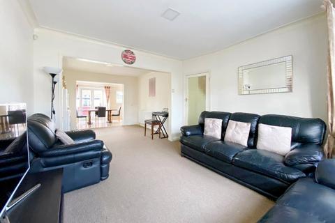 3 bedroom terraced house to rent, Royal Crescent, Ruislip, HA4