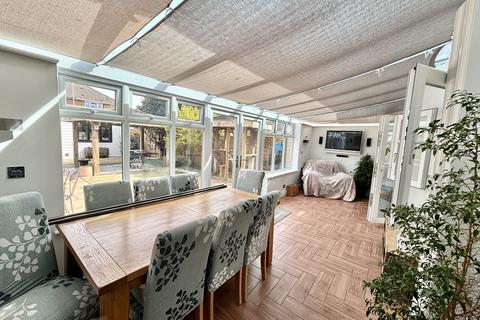 52 Kitchener Crescent, Poole, BH17 7HX