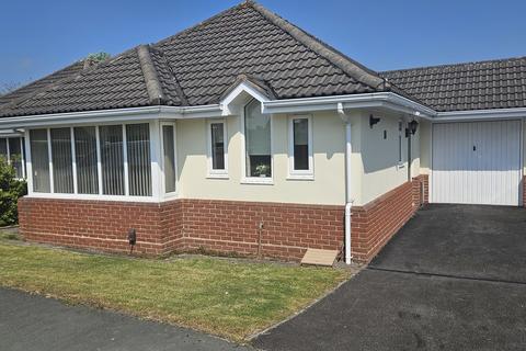 2 bedroom detached bungalow to rent, Granville Road, Newport