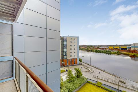 5/2, 1 Meadowside Quay Square, Glasgow, G11 6BS
