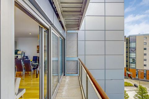 5/2, 1 Meadowside Quay Square, Glasgow, G11 6BS