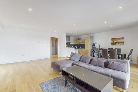 5/2, 1 Meadowside Quay Square, Glasgow, G11 6BS