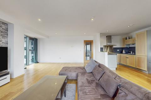 5/2, 1 Meadowside Quay Square, Glasgow, G11 6BS