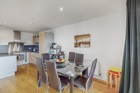 5/2, 1 Meadowside Quay Square, Glasgow, G11 6BS