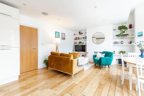 2 bedroom flat to rent, Leander Road, London SW2