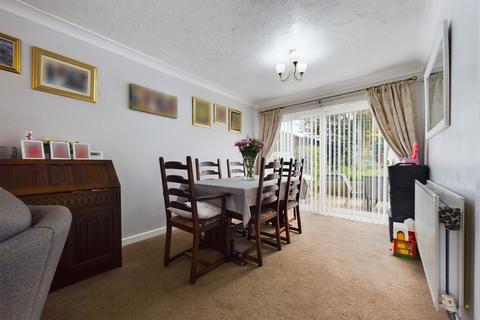 2 Beckdale, Uttoxeter, ST14 7PU