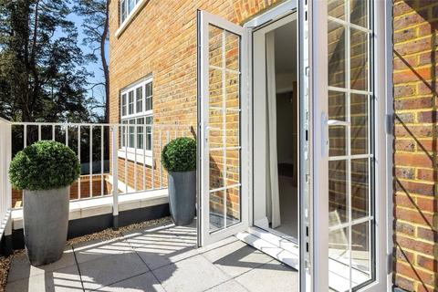 2 bedroom flat for sale, Oak Hill House, 5 Merrileas Drive, Oxshott, KT22