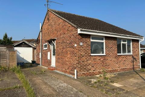 2 bedroom semi-detached bungalow to rent, Abinger Close, Essex CO16