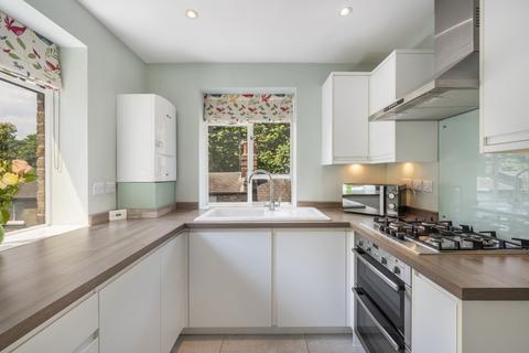 2 bedroom flat for sale, Trinity Street, London, UK