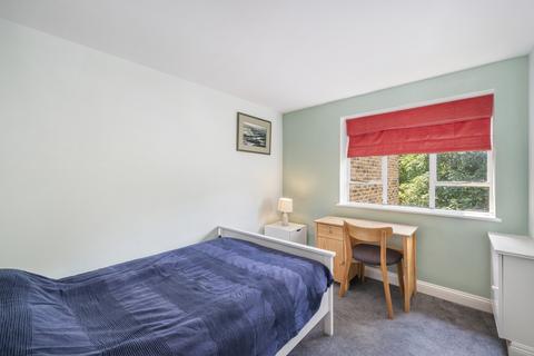 2 bedroom flat for sale, Trinity Street, London, UK