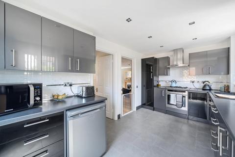 24 Abelia Close, West End, Woking, GU24 9PG