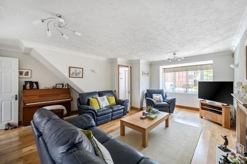 24 Abelia Close, West End, Woking, GU24 9PG
