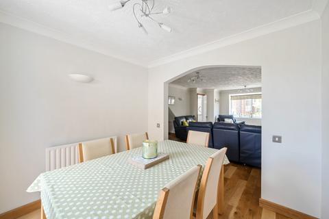24 Abelia Close, West End, Woking, GU24 9PG