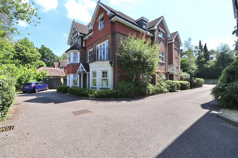 2 bedroom flat for sale, Pembroke Road, Surrey GU22