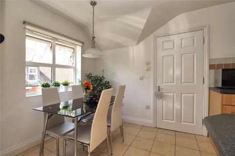 2 bedroom flat for sale, Pembroke Road, Surrey GU22