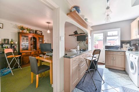 120 Wide Way, Mitcham, CR4 1BN