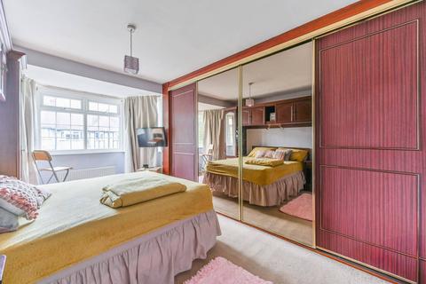 120 Wide Way, Mitcham, CR4 1BN
